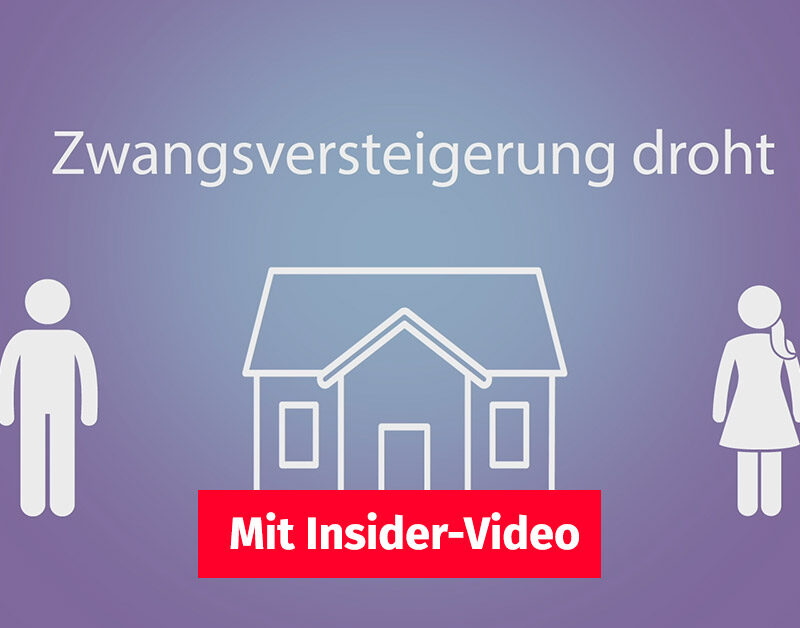 Illustration, zwischen einem symbolischer Mann und einer symbolischen Frau steht ein Haus, darüber steht "Zwangsversteigerung droht", im Vordergrund ist ein Button "Mit Insider-Video" | Zwangsversteigerung