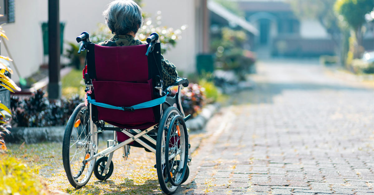 Pflegefall in der Familie: Wann ein Immobilienverkauf helfen kann