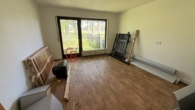 Zimmer EG - Kernsanierungsbedürftiges Einfamilienhaus mit Sauna und Pool sowie Einliegerwohnung im OG
