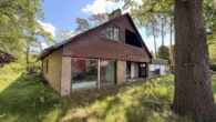 Ansicht Wohnzimmer Garten - Kernsanierungsbedürftiges Einfamilienhaus mit Sauna und Pool sowie Einliegerwohnung im OG