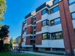 Hauptansicht Eingang - Schöne helle Wohnung mit Südloggia und TG Platz